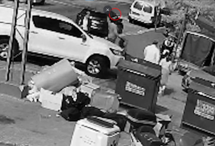 חשוד בהשלכת רימון רסס  (צילום:  דוברות המשטרה)