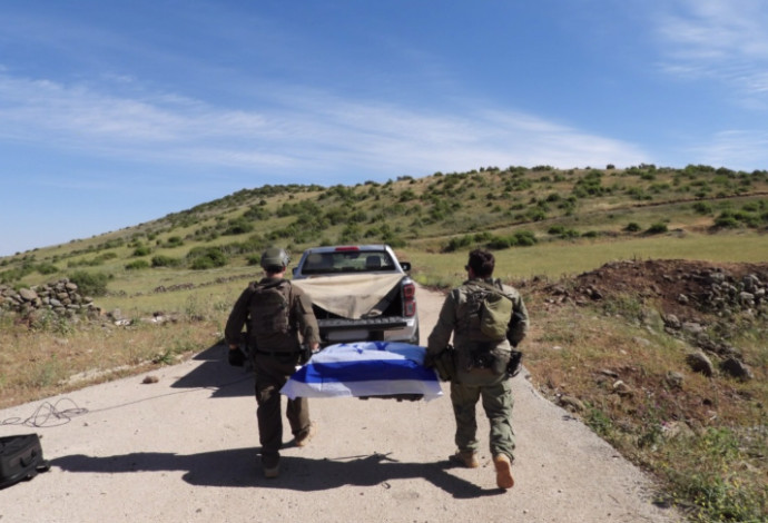 מעמד החזרת גופתו של צבי פלדמן ז״ל (צילום:  דובר צהל)