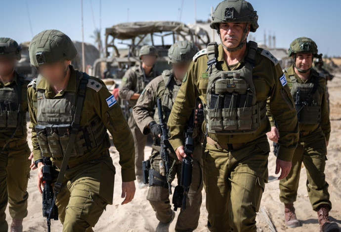 ברמטכ"ל, רא"ל אייל זמיר בהערכת מצב ברצועת עזה (צילום:  דובר צהל)