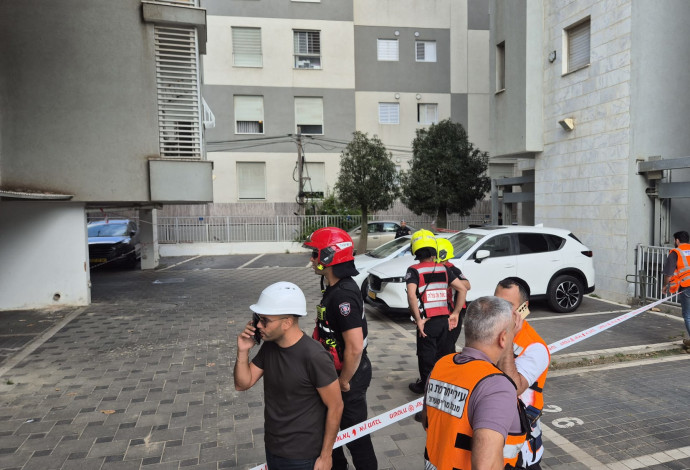 זירת הבולען ברמת גן  (צילום:  ללא קרדיט)