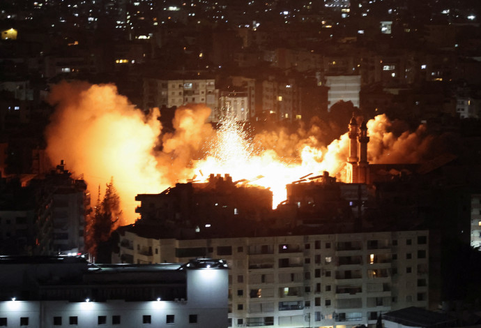 תקיפה בלבנון (צילום:  REUTERS/Mohamed Azakir)