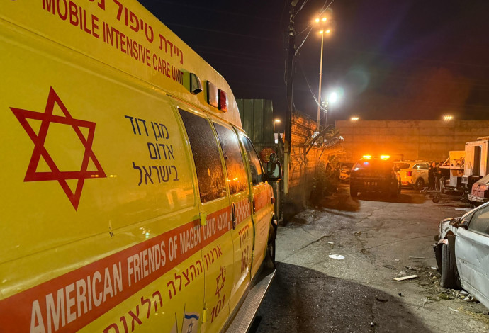 אמבולנס מד"א בזירת רצח בתל אביב (צילום:  תיעוד מבצעי מד''א)