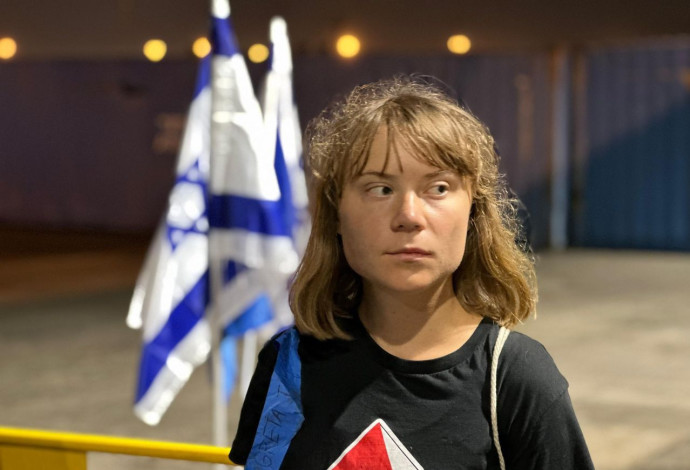 גרטה טונברג לאחר פשיטת שייטת 13 על המשט לעזה (צילום:  דוברות משרד החוץ)