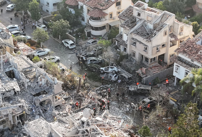 הנזק שנגרם בראשון לציון מפגיעת הטיל האיראני (צילום:  עיריית ראשל"צ)