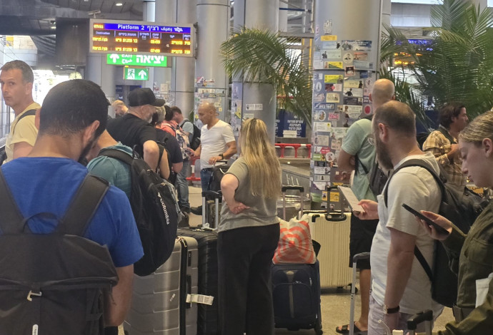 השבים בטיסת החילוץ (צילום:  רכבת ישראל)