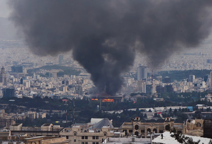תקיפה בטהרן (צילום:  רשתות חברתיות ערביות)