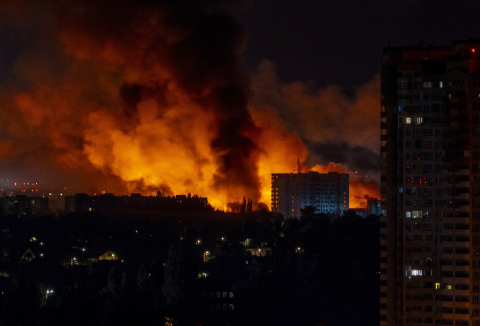 מתקפה על קייב  (צילום:  OLEKSII FILIPPOV/AFP via Getty Images)