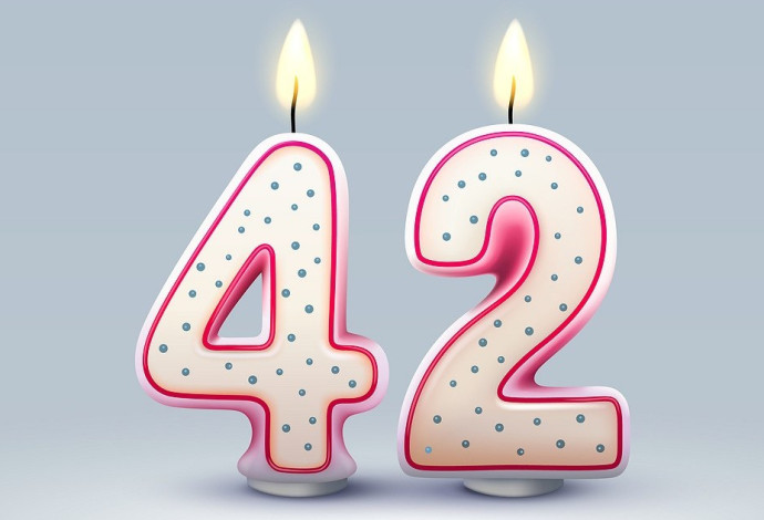 עוד רגע בת 42 (צילום:  אינג'אימג')