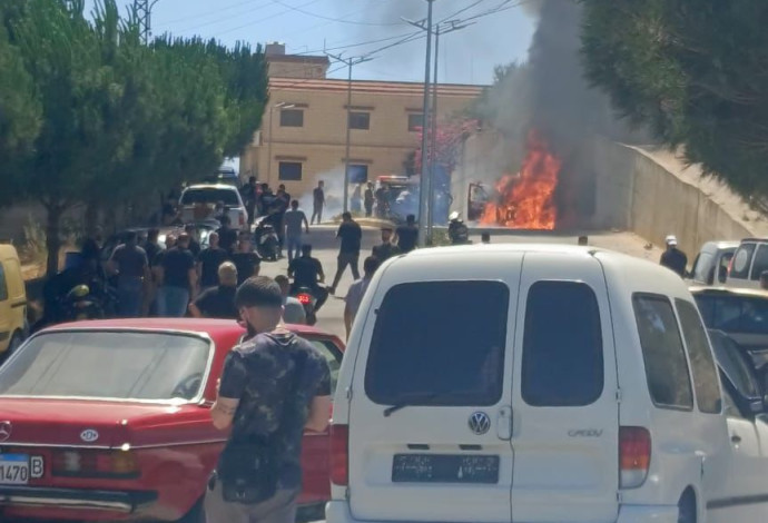 תקיפת תרכב בדרום לבנון  (צילום:  רשתות ערביות)