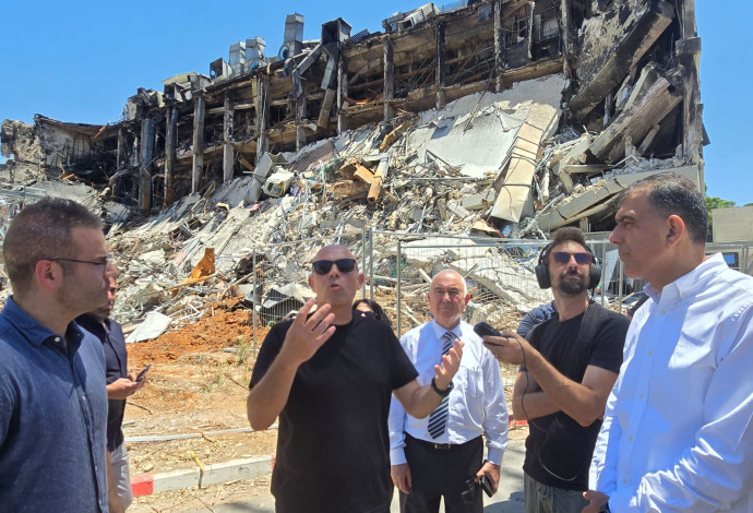 מימדי ההרס במכון וייצמן לאחר פגיעת הטיל האיראני (צילום:  דוברות הכנסת)