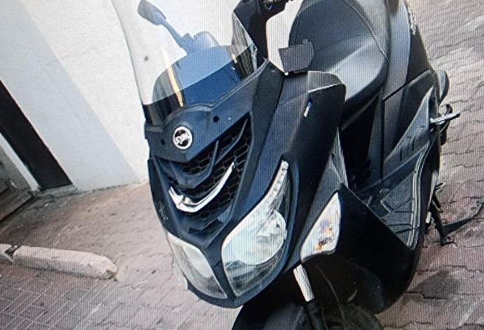 האופנוע שנגנב בגבעתיים (צילום:  דוברות המשטרה)