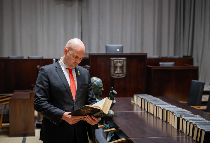 אמיר אוחנה במוזיאון הכנסת בירושלים (צילום:  דוברות הכנסת, נועם מושקוביץ)