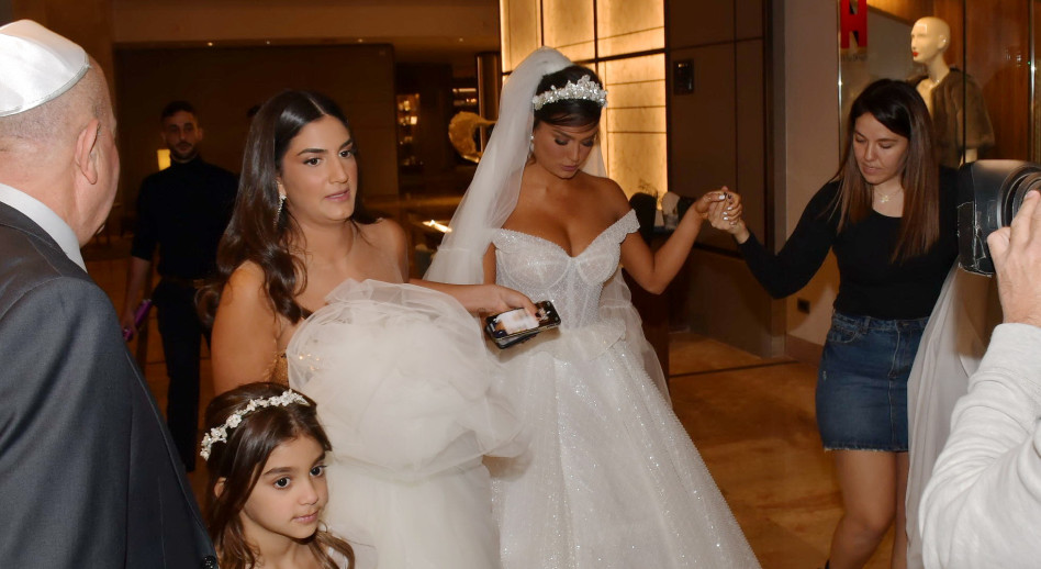 אדל בספלוב לא הזמינה את אחותה ואמה לחתונה? עכשיו הן מדברות ...