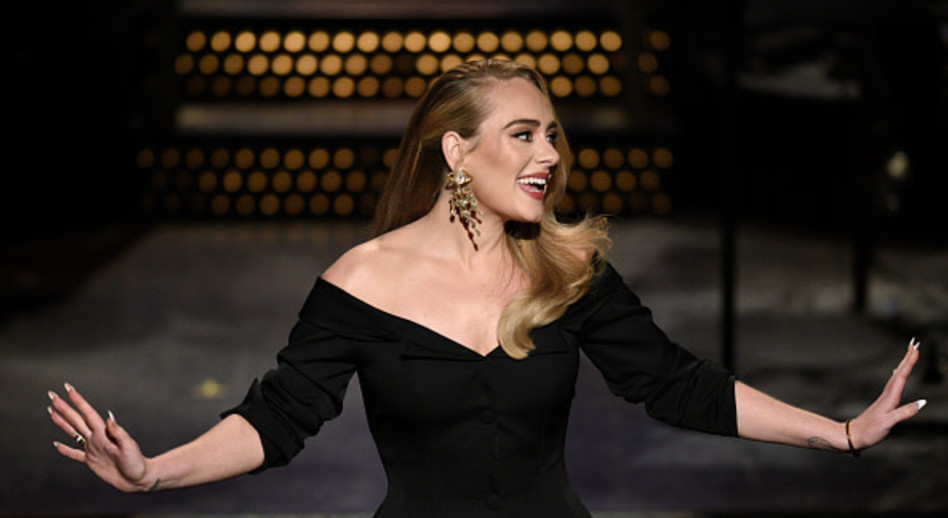 שלום מהצד השני. אדל מציגה את הגזרה החדשה