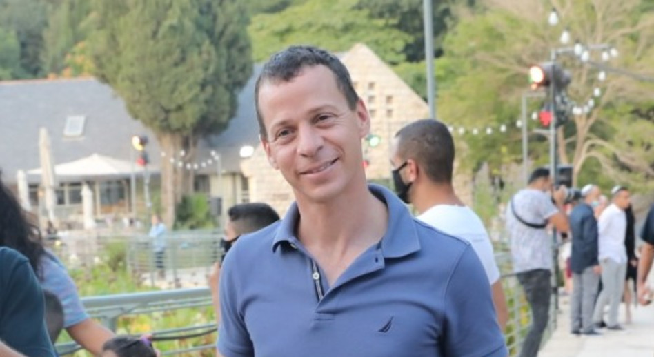 עמית סגל נתפס עם המכנסיים למטה - צפו | TMI