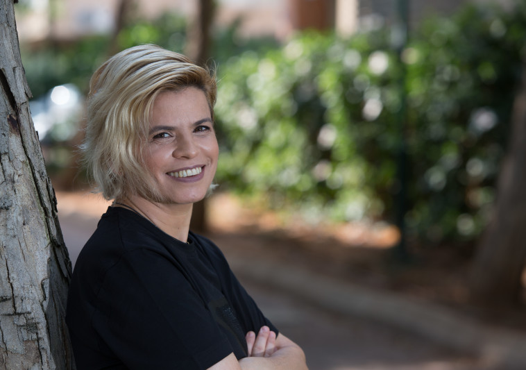 סילבי ז'אן משיקה בושם חדש | TMI