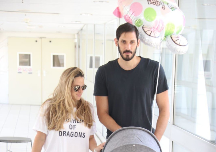 ×¢×•×ž×¨×™ ×›×¡×¤×™ ×•××©×ª×• ×©× ×™ ×ž×©×ª×—×¨×¨×™× ×ž×'×™×ª ×