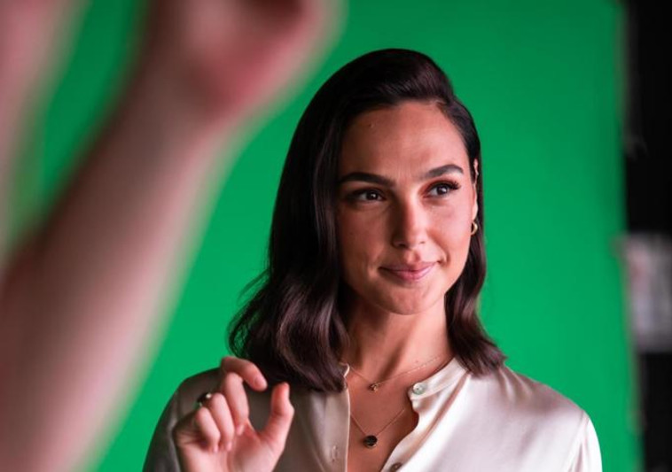 Gal Gadot received a perfect gift from a Hollywood star that you all love