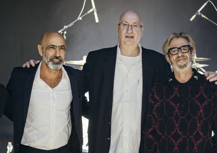 הלאונג': חברת 