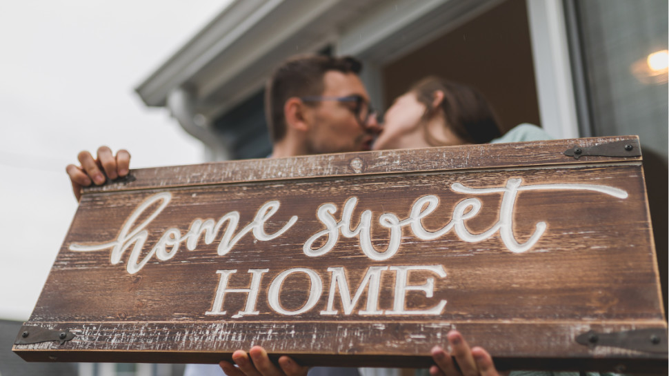 שלט כניסה לבית (צילום: קאנבה)