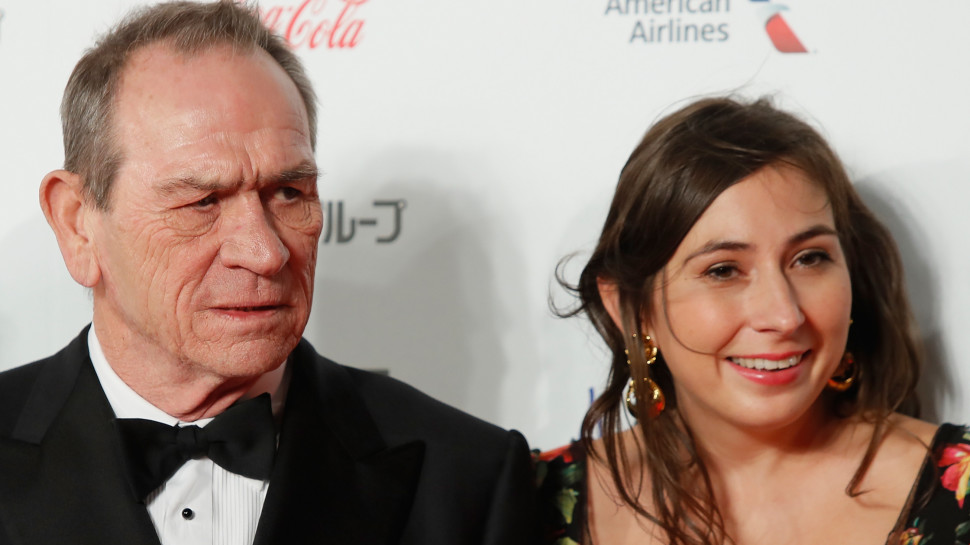 טומי לי ג'ונס ובתו המנוחה (צילום: Ken Ishii/Getty Images)