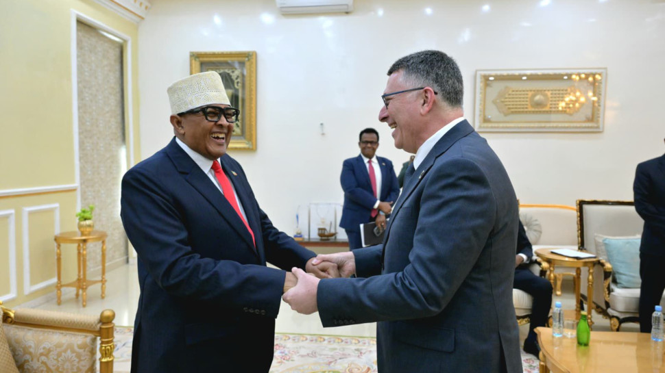 שר החוץ גדעון סער, נשיא סומלילנד אבדירחמן מוחמד עבדילאהי  (צילום: שלומי אמסלם, לע"מ)