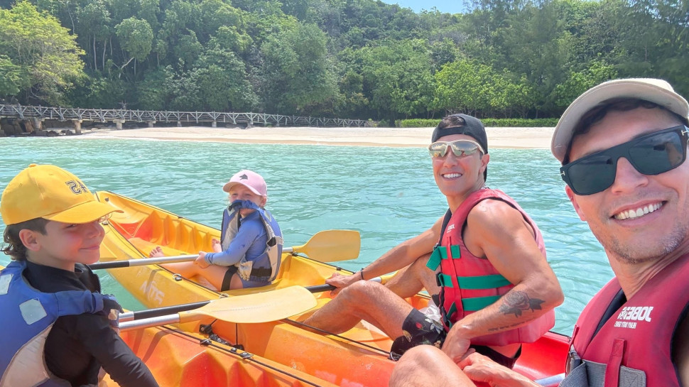 עידן רול והראל סקעת בחופשה משפחתית (צילום: פרטי)