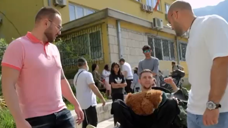 מתמודדי "המירוץ למיליון" בסיטואציה אנטישמית (צילום: צילום מסך קשת 12)