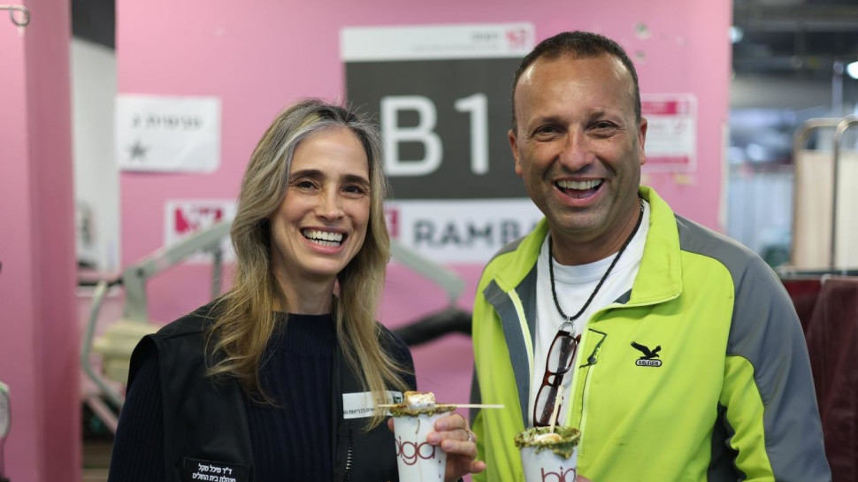 יאיר מלכה עם דוקטור מיכל מקל (צילום: אסף לוי)