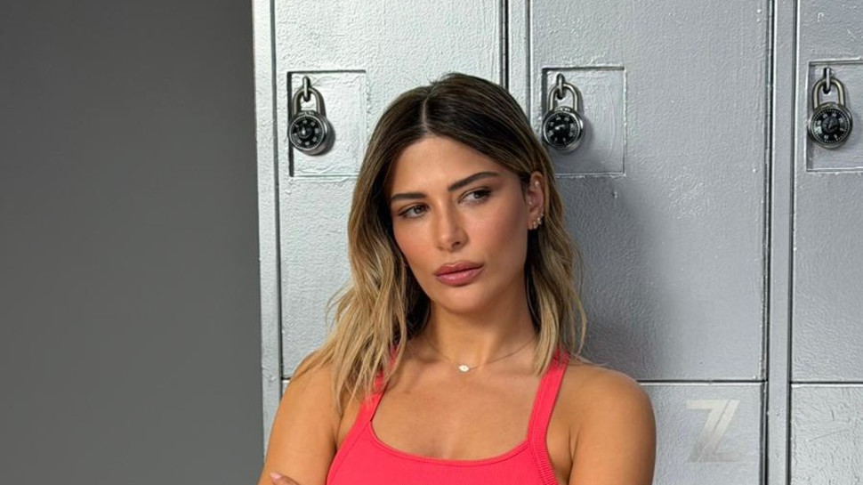 מירן בוזגלו בסט הצילומים ל-Zsport (צילום: עמית קלדרון)