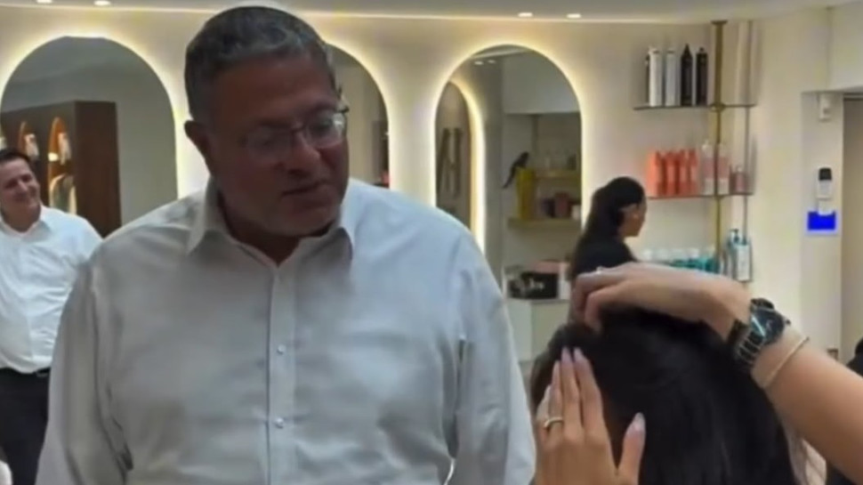 בן גביר בסלון פאות (צילום: אינסטגרם)