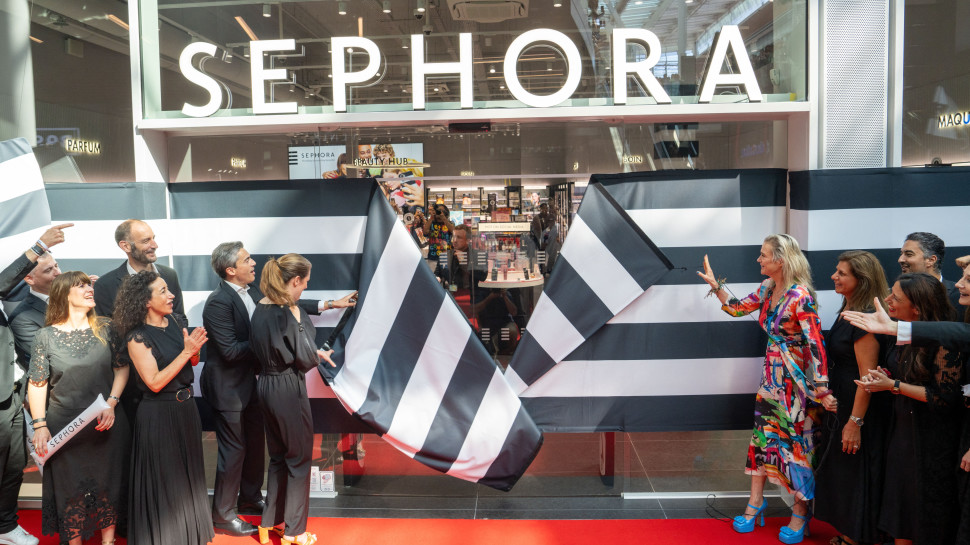 פתיחת חנות של ספורה באירופה (צילום: Marius Burgelman / BELGA MAG / Belga / AFP via Getty Images)