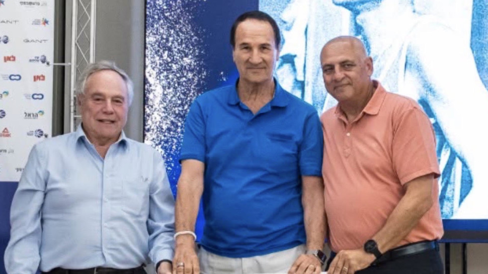 עמוס פרישמן, טל ברודי ויאיר המבורגר  (צילום: איגוד הכדורסל)