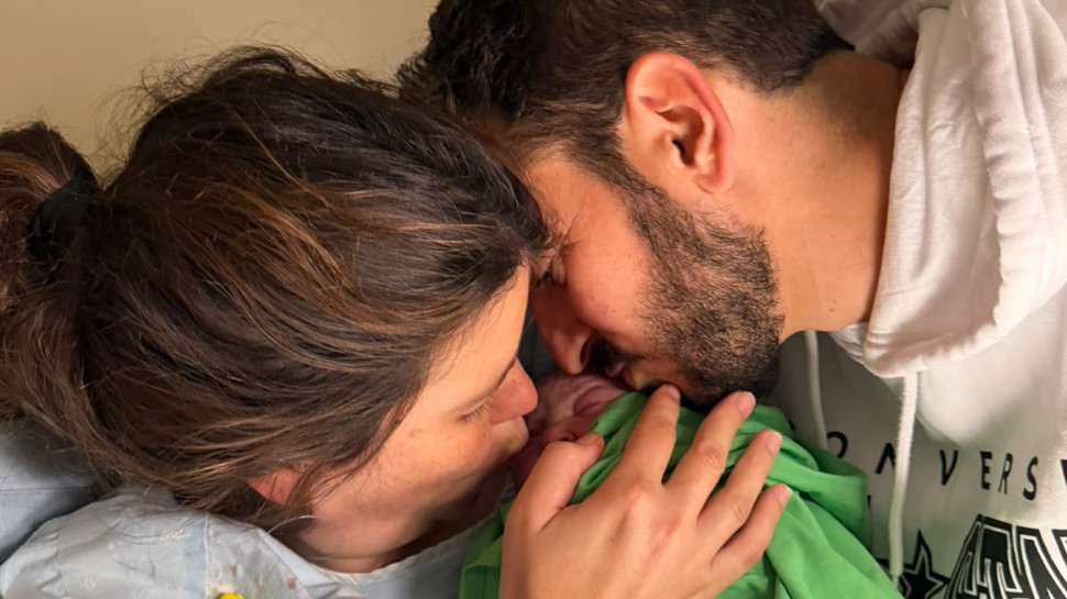 יונתן ונטלי שמריז עם הבייבי (צילום: מתוך אינסטגרם)