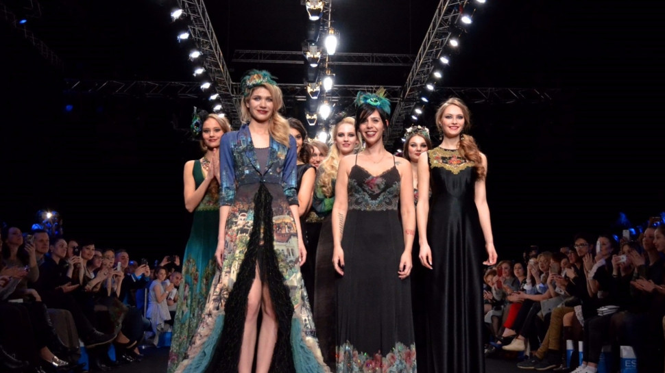 יסמין נגרין והדוגמניות (צילום: יח"צ)