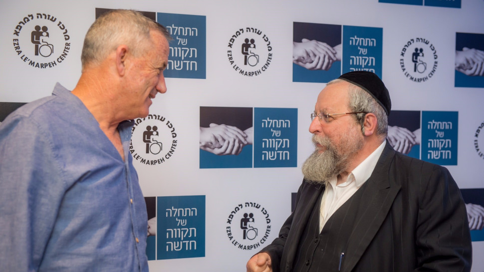 הרב אלימלך פירר ובני גנץ (צילום: חן דמארי)