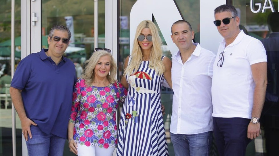 ישראל רייף עם טובי, עופרה, עתליה ואסי שמלצר  (צילום: שי שבירו)