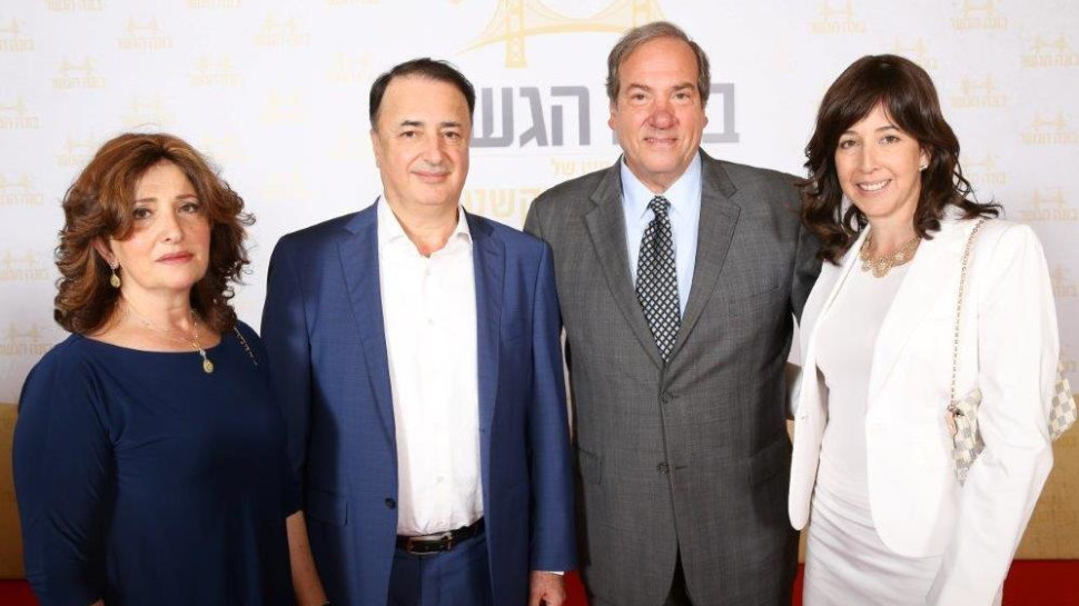 ג'ואל ויחיאל אקשטיין עם לב ואולגה לבייב (צילום: ישראל ברדוגו)