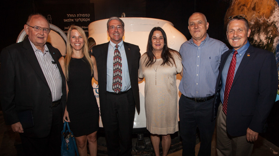 ג'ון קנולי, אלי שרמייסטר, רונה רמון, דון תומאס, ענת פרידמן, ארתור דולה (צילום: אייל אמיר ומושון תמיר)