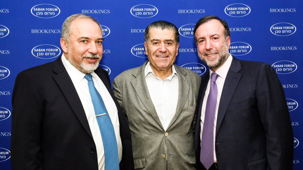 דיויד הגר, חיים סבן ואביגדור ליברמן (צילום: סבן פורום)