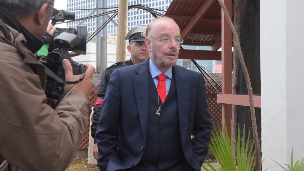 עו"ד יורם שפטל בבית הדין ביפו (צילום: אבשלום ששוני)