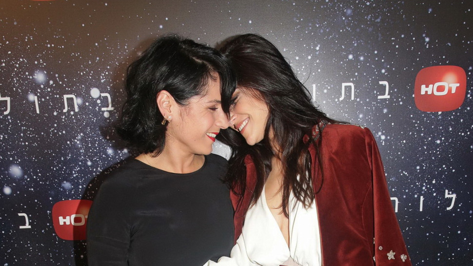 מגי אזרזר ורותם אבוהב (צילום: שוקה כהן)