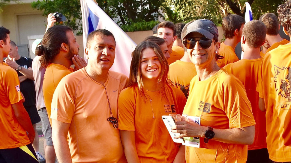 שירה מרגלית, נועה ואהרון חליוה (צילום: אביב חופי)