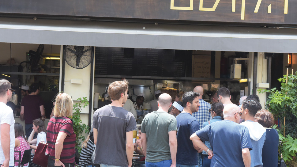 פלאפל הקוסם, תל אביב (צילום: אבשלום ששוני)