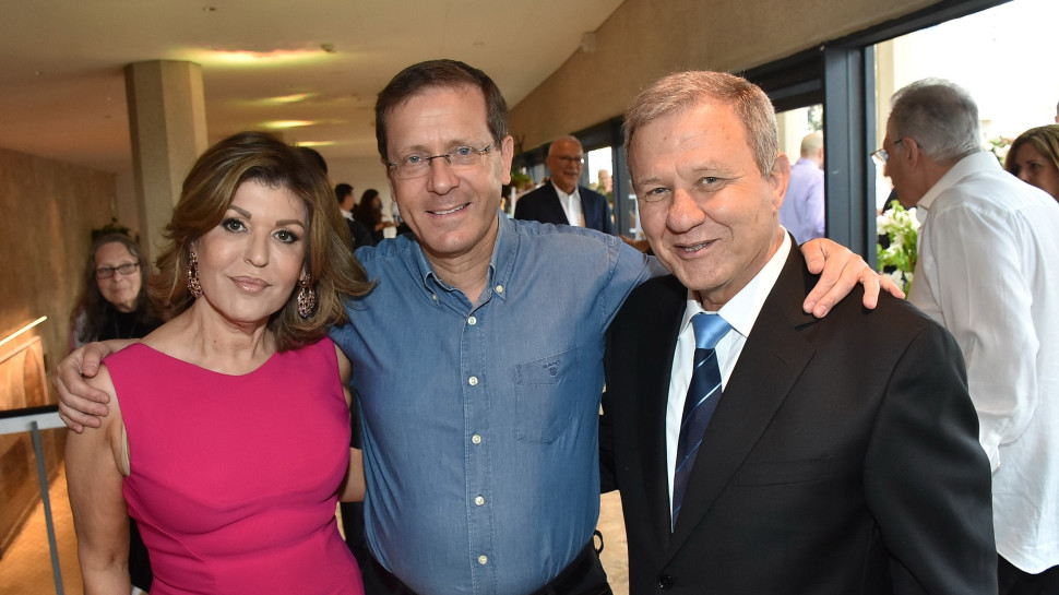 מאיר שטרית, יצחק (בוז׳י) הרצוג ורותי שטרית (צילום: אביב חופי)