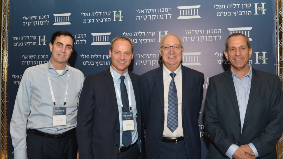 שמואל האוזר, מנואל טרכטנברג, יוחנן פלסנר וחיים הורביץ  (צילום: יוסי זליגר)