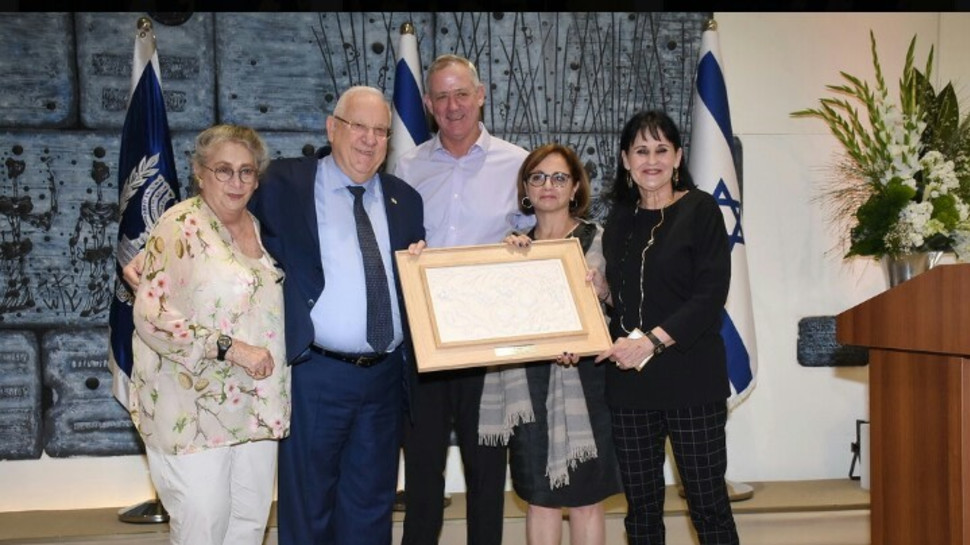 אורלי גל, יהודית יובל רקנאטי, בני גנץ ראובן ונחמה ריבלין. (צילום: אביב חופי)