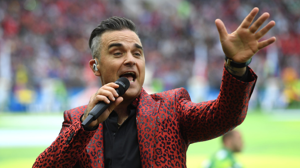 רובי וויליאמס מופיע בטקס הפתיחה (צילום: AFP)