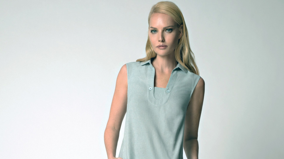 גלית גוטמן עם שמלה של קרייזי ליין (צילום: דודי חסון)