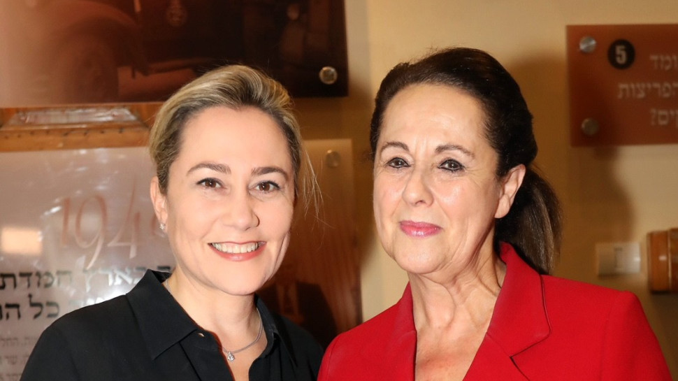 אירית איזקסון ולילך אשר-טופילסקי (צילום: סיון פרג')